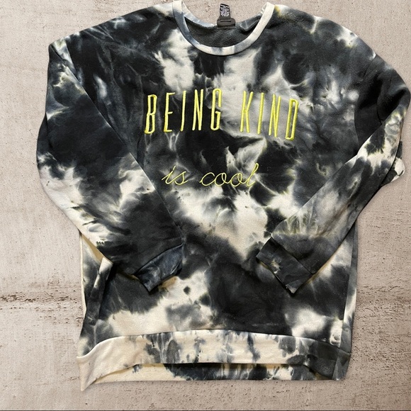 Rue21 Tops - RUE 21 “Being Kind is Cool” tie dye marble Size L